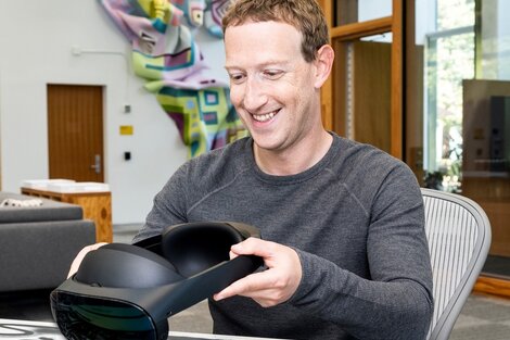 Meta pierde 4.000 millones de dólares por el metaverso pero Zuckerberg asegura que sigue siendo una prioridad