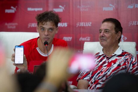 Santiago Maratea junto a Miguel Angel Santoro en la conferencia de prensa  (Fuente: Télam)