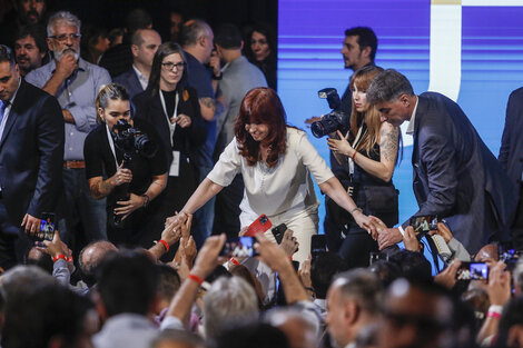 "La Argentina fue el país que más se endeudó, fue criminal lo que pasó", dijo Cristina Fernández de Kichner ante un teatro repleto. (Fuente: Leandro Teysseire)