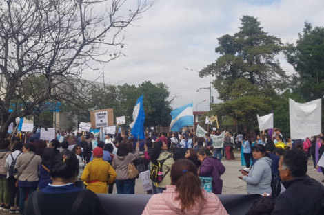 Trabajadores de la Salud acamparon en la Casa de Gobierno