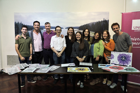 Integrantes del equipo del dispositivo lúdico que ocupe el lugar que suele hacerlo un examen.