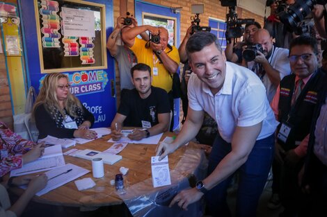 Elecciones en Paraguay: Santiago Peña gana con una ventaja en apariencia irreversible