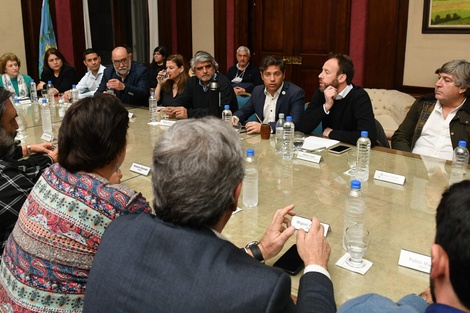 La Provincia negociará recomposiciones salariales con estatales
