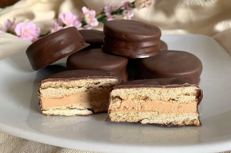 Según un estudio de la ADGYA, en el país se consumen unos 3000 millones de alfajores por año, lo que equivale a 2 kilos per cápita. 