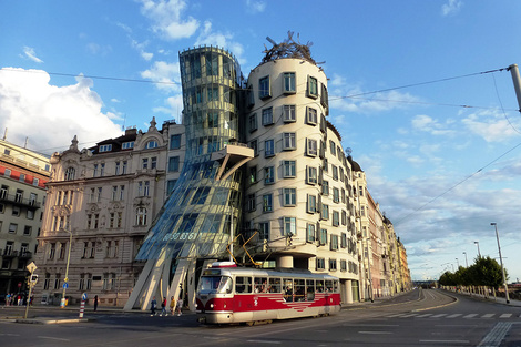 La Casa Danzante de Praga, arquitectura deconstructivista que no tiene una única verdad para crear una obra.