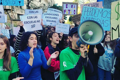 La comunidad educativa se movilizó contra los asaltos.  (Fuente: Twitter)