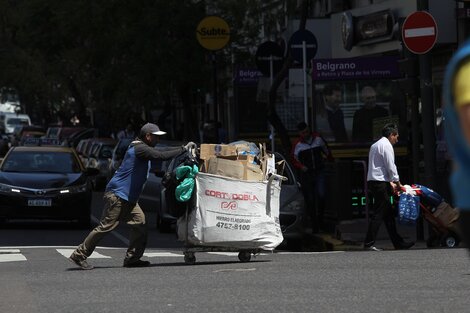 La Justicia frenó la licitación que equipara a personas sin techo y cartoneros con residuos