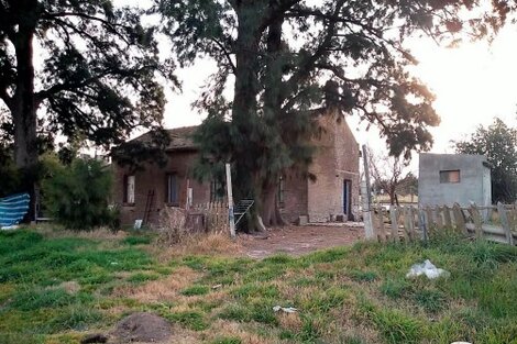 Una topadora pasó por Olavarría y arrasó con una casa histórica