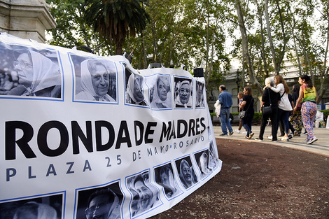 Agentes policiales intimidaron a participantes de la ronda de los jueves en más de una oportunidad.  (Fuente: Andres Macera)