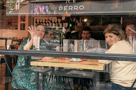 María Eugenia Vidal, Cristian Ritondo (detrás) y Patricia Bullrich se reunieron en un local de Palermo. 