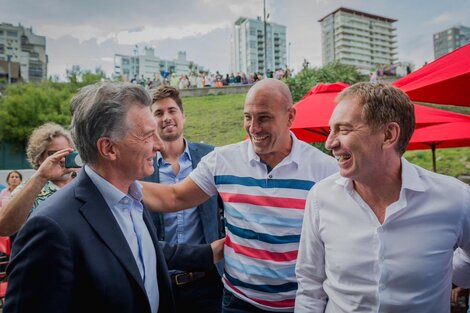 Martiniano Molina y Diego Santilli con Mauricio Macri. 