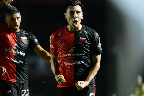 Vega celebra el gol que aseguro el triunfo de Colón (Fuente: Télam)