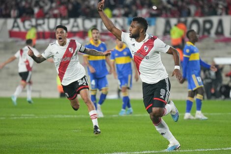 Miguel Borja inicia el festejo de su gol, el único que se dio en el Superclásico (Fuente: NA)