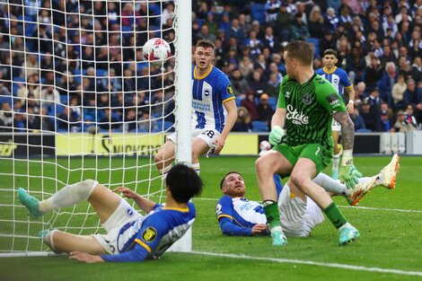 Premier League: Mac Allister y Alcaraz marcaron goles en sus equipos