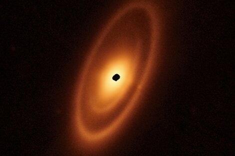 La NASA publicó la imagen de los tres cinturones de asteroides de mla estrella Fomalhaut, detectados por el telescopio Webb. (Foto: NASA)