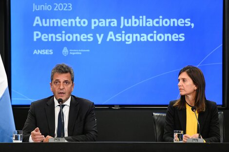 Sergio Massa y Fernanda Raverta realizaron el anuncio.