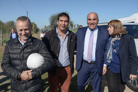 El gobernador, Juan Manzur, recorrió obras realizadas en el interior de Tucumán.