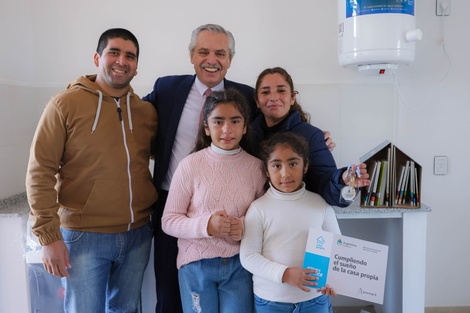 "Es una prioridad central que cada familia tenga un techo y una vivienda digna", sostuvo Fernández.  (Fuente: Télam)