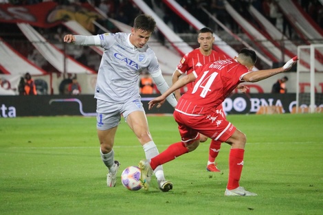 Huracán resistió con uno menos y se quedó con un empate en el debut de Sebastián Battaglia