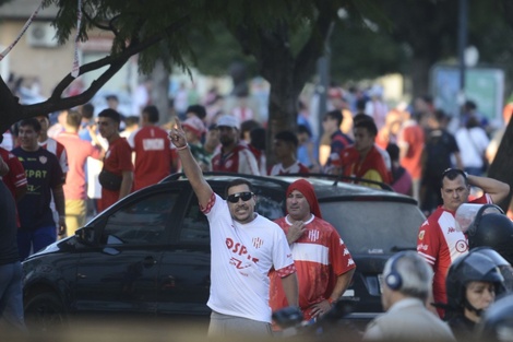 Unión volvió a perder y hubo incidentes fuera del estadio: 18 detenidos y policías heridos