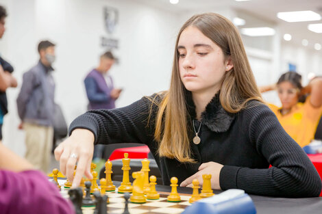 La joven de 16 años está primera en la tabla de posiciones de jugadoras argentinas de la Federación Internacional de Ajedrez (SIDE). Foto: Twitter/@Onthequeenside