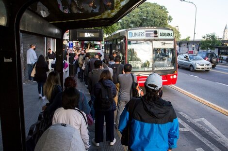 El Ministerio de Trabajo dictó la conciliación obligatoria y mañana el transporte funcionará normalmente.