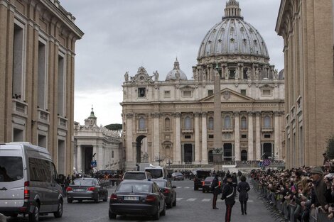 Un automovilista esquivó los controles de seguridad e irrumpió a toda velocidad en el Vaticano