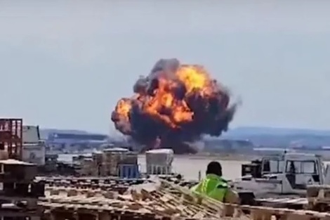 Se estrelló un avión en plena exhibición en España