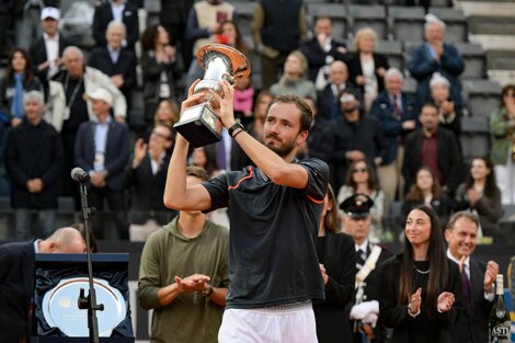 Masters de Roma: Medvedev derrotó a Rune y festejó en el Foro Itálico