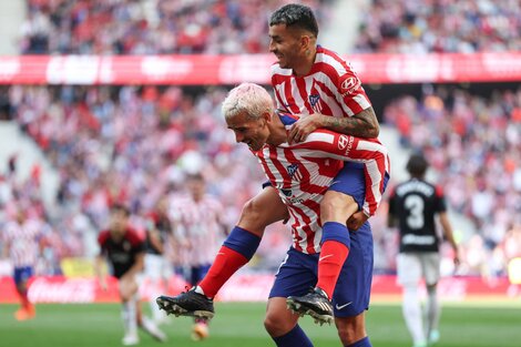 Correa festeja su gol, el tercero del Colchonero. (Fuente: AFP)