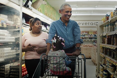 Obama haciendo compras de supermercado en el documental de Netflix.