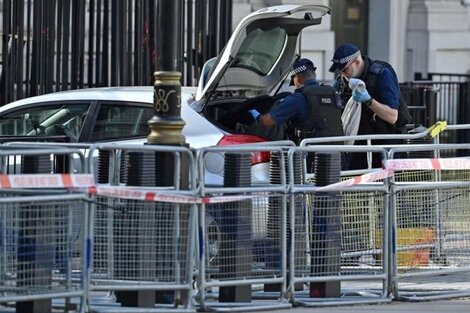 Un detenido por chocar su auto contra las rejas de la residencia del premier británico