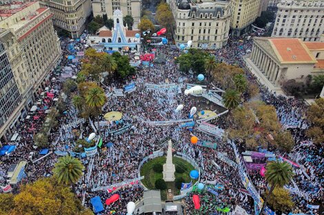 La Plaza de Mayo desbordó para escuchar a Cristina Kirchner. (Fuente: AFP)