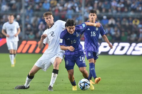 Luka Romero frente a Nueva Zelanda, autor de un golazo.