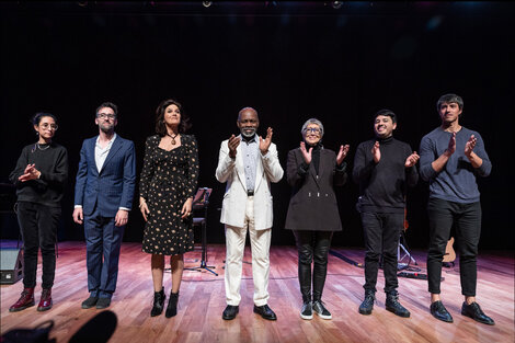 El cubano Luis Lugo, Teresa Parodi, Dolores Solá, Pablo Fraguela y Manu Sija pusieron música al homenaje. (Fuente: Soledad Amarilla / Ministerio de Cultura de la Nación)