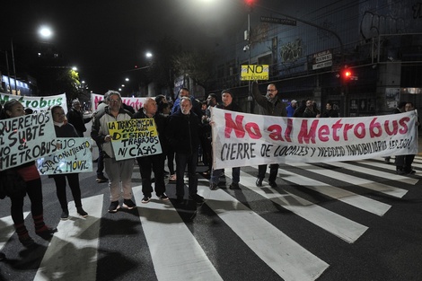 Una protesta contra el futuro Metrobus en avenida Alberdi