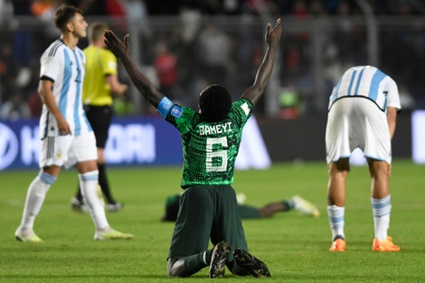 Bameyi celebra la victoria ante la angustia de los argentinos