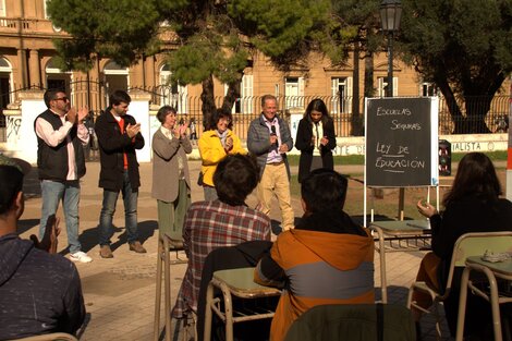 Clase pública en Plaza Sarmiento