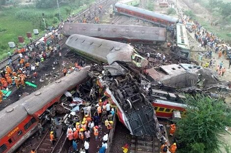 El peor accidente ferroviario del siglo XXI en la India