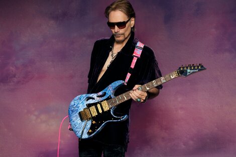 Steve Vai: "Me gusta hipnotizar con la performance"