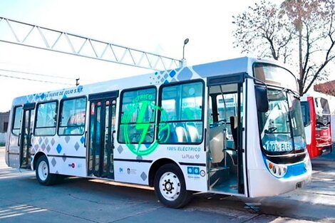 Hito histórico: circula por La Plata el primer colectivo eléctrico del país