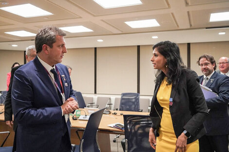 Sergio Massa junto a Gita Gopinath, subdirectora gerente del FMI.