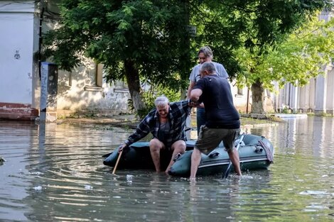 La rotura de la presa de Kajovka provocó inundaciones en varias zonas de Ucrania (Fuente: EFE)