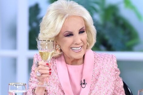Sacaron la estatua de Mirtha Legrand: "No soy yo, me veo rarísima”, dijo la conductora