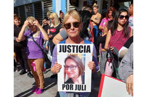 La mamá de Julieta en uno de los tantos actos en los que se pidió justicia por su femicidio.