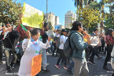 Docentes de Jujuy continúan el paro, con movilización