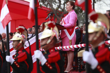 Dina Boluarte zafó del juicio político en Perú