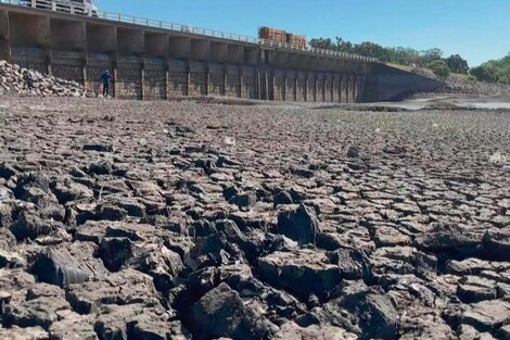 Bajos niveles bajos de agua en el embalse de Canelón Grande, que abastece de agua a la ciudad de Montevideo.