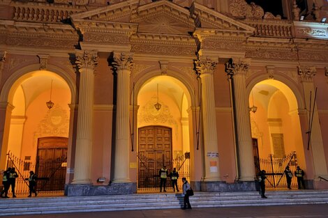 La Iglesia cerró las puertas de la Catedral a trabajadoras de la salud 