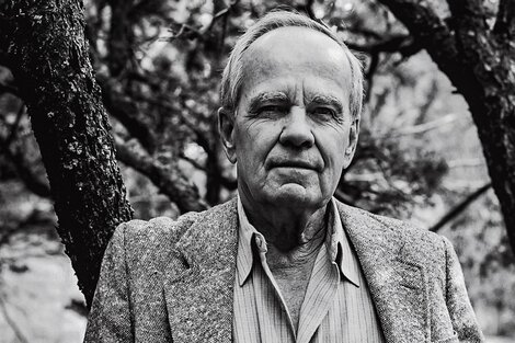 Cormac McCarthy (1933-2023) publicó en 2006 La Carretera, por la cual recibió el Pulitzer.